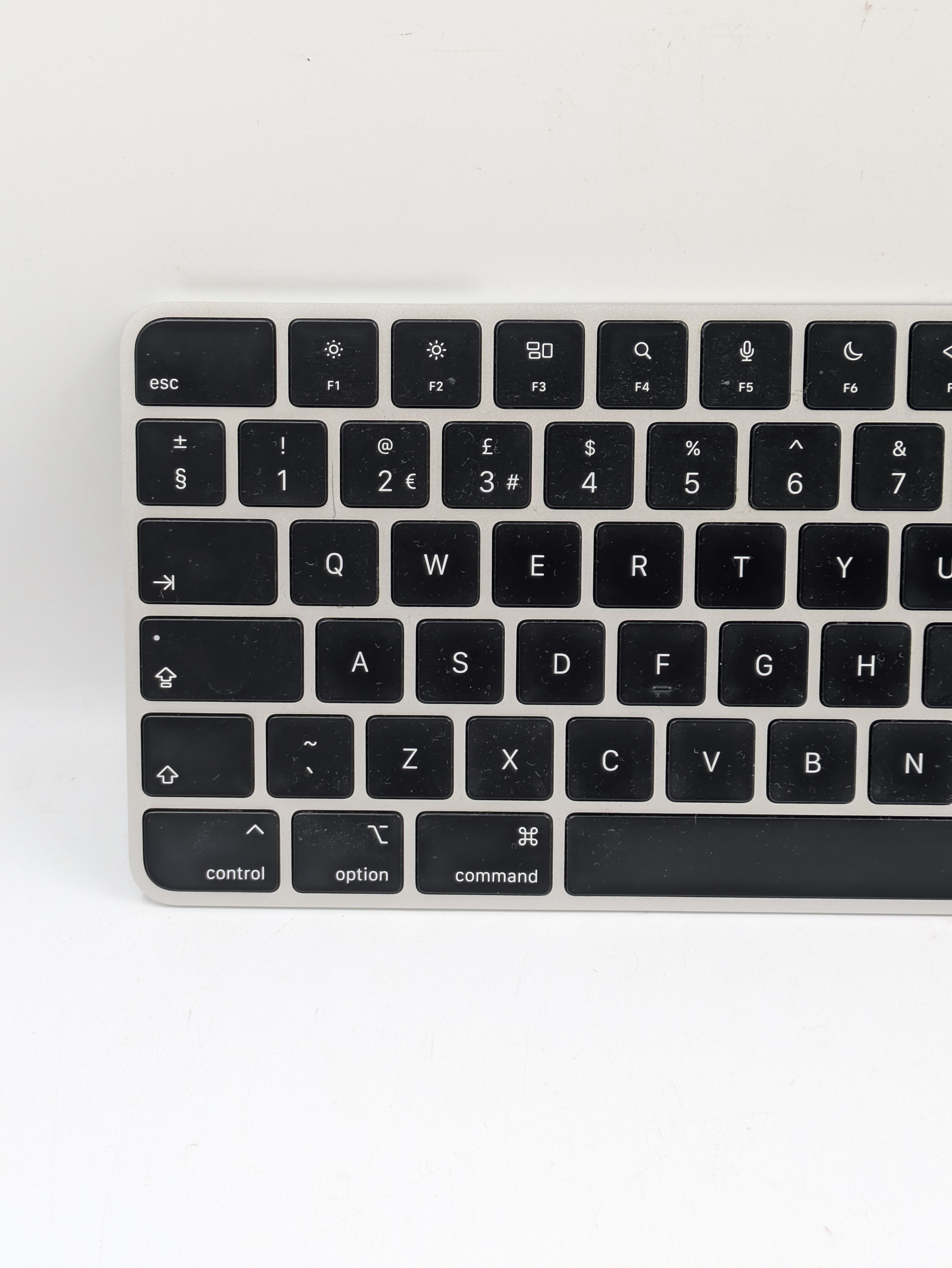Pre-owned APPLE MAGIC KEYBOARD WITH TOUCH ID AND NUMERIC KEYPAD
